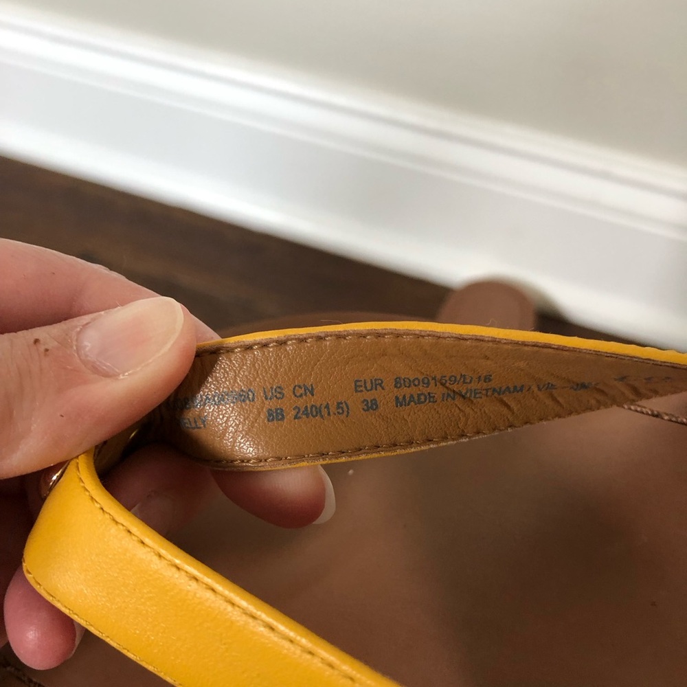 Coach Women’s 8 Shelly Turnlock Leather Flip-Flop Sandals w/Gold Buckle -EUC! - Picture 13 of 15